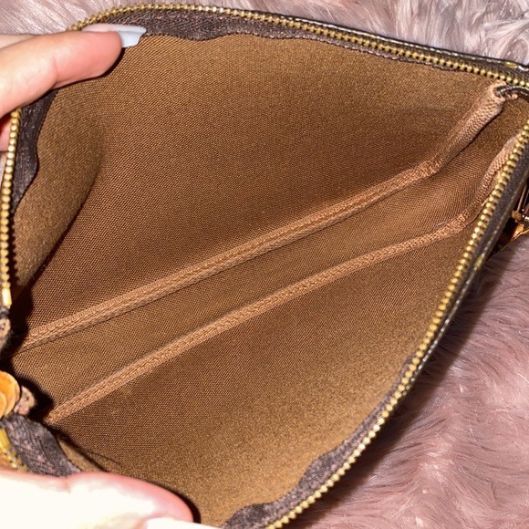 9️⃣5️⃣0️⃣Authentic Louis Vuitton Monogram Accessoires Pochette - Picture 8 of 12